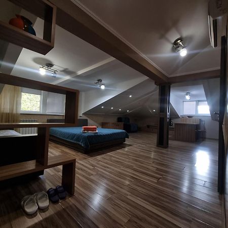Apartments on Mustafa Ozturk Almaty Exterior foto