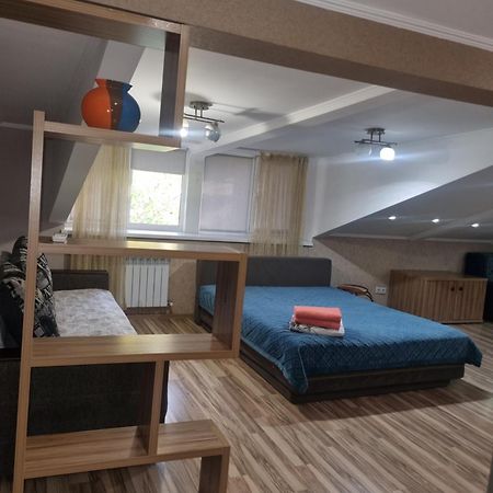 Apartments on Mustafa Ozturk Almaty Exterior foto