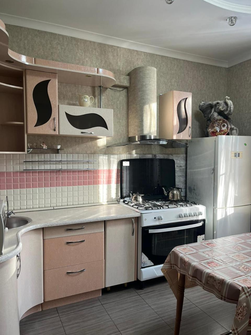 Apartments on Mustafa Ozturk Almaty Zimmer foto